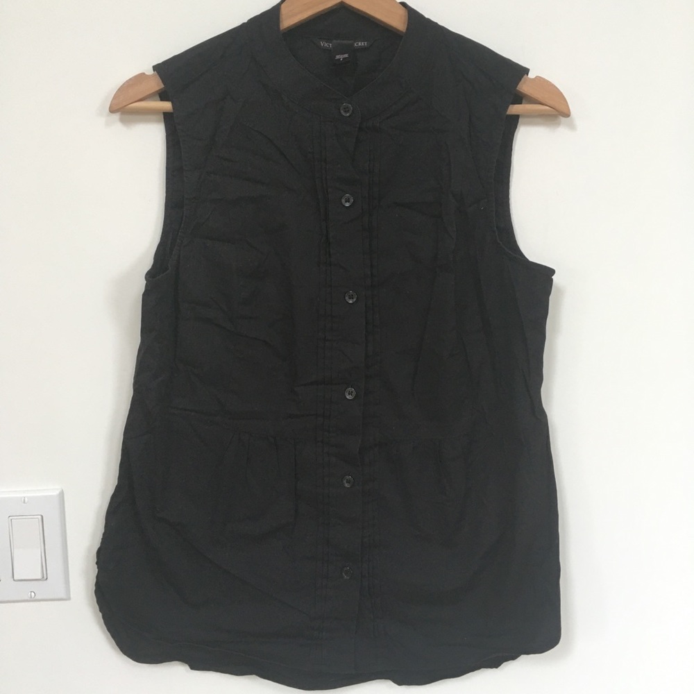 Victoria’s Secret Sleeveless Button-up